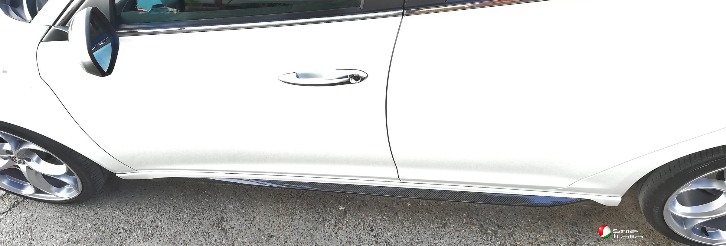 Stile Italia アルファロメオジュリエッタ用ドライカーボン製サイド